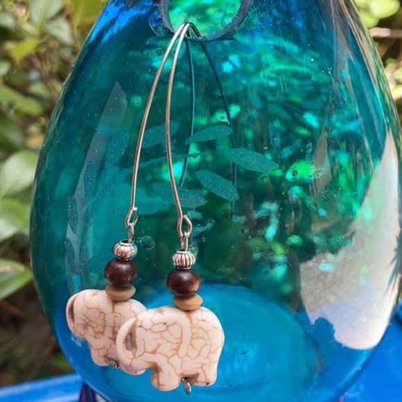 Boho Rustic White howlite stone Elephant earrings - Picture 2 of 10